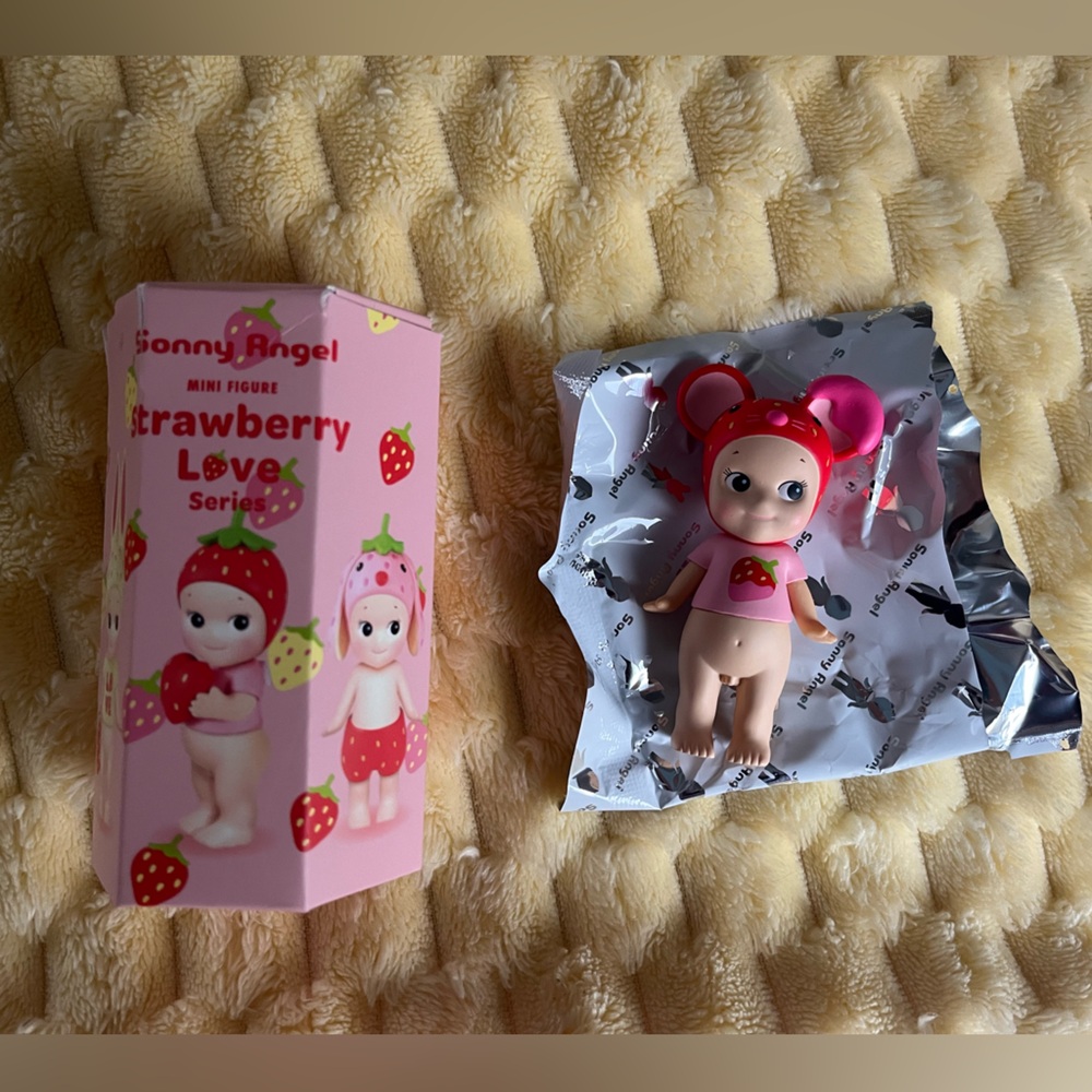 SONNY ANGEL Strawberry Love Series - Mouse Figurine - Picture 4 of 5